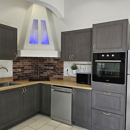 Agreable Logement Avec Terrasse Saint-Victoret Ngoại thất bức ảnh