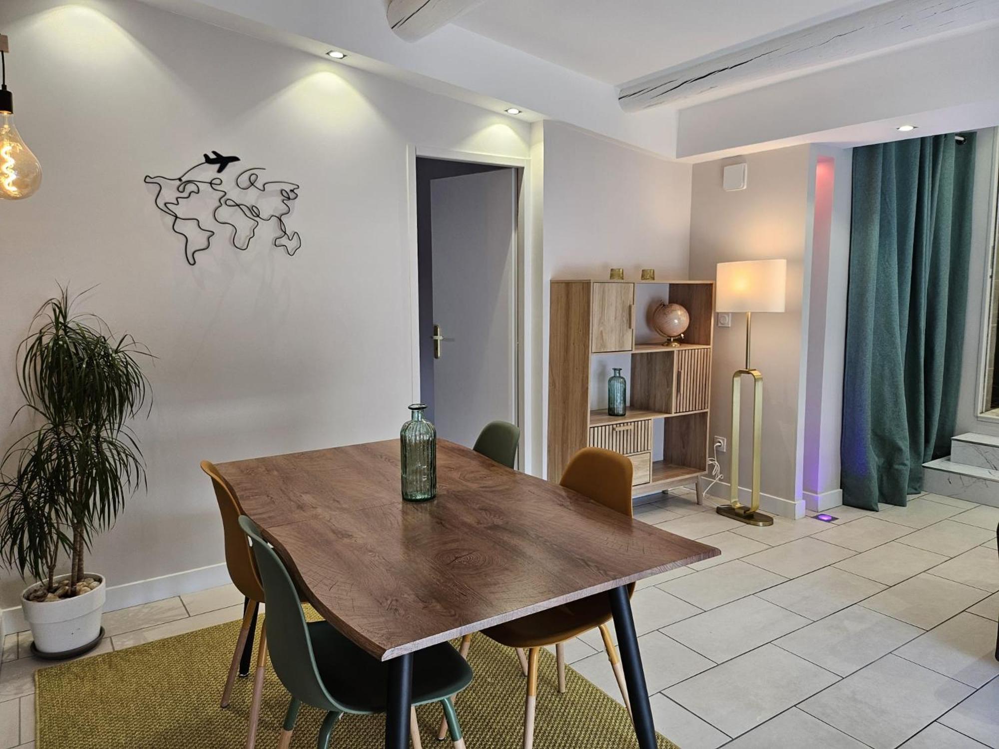 Agreable Logement Avec Terrasse Saint-Victoret Ngoại thất bức ảnh