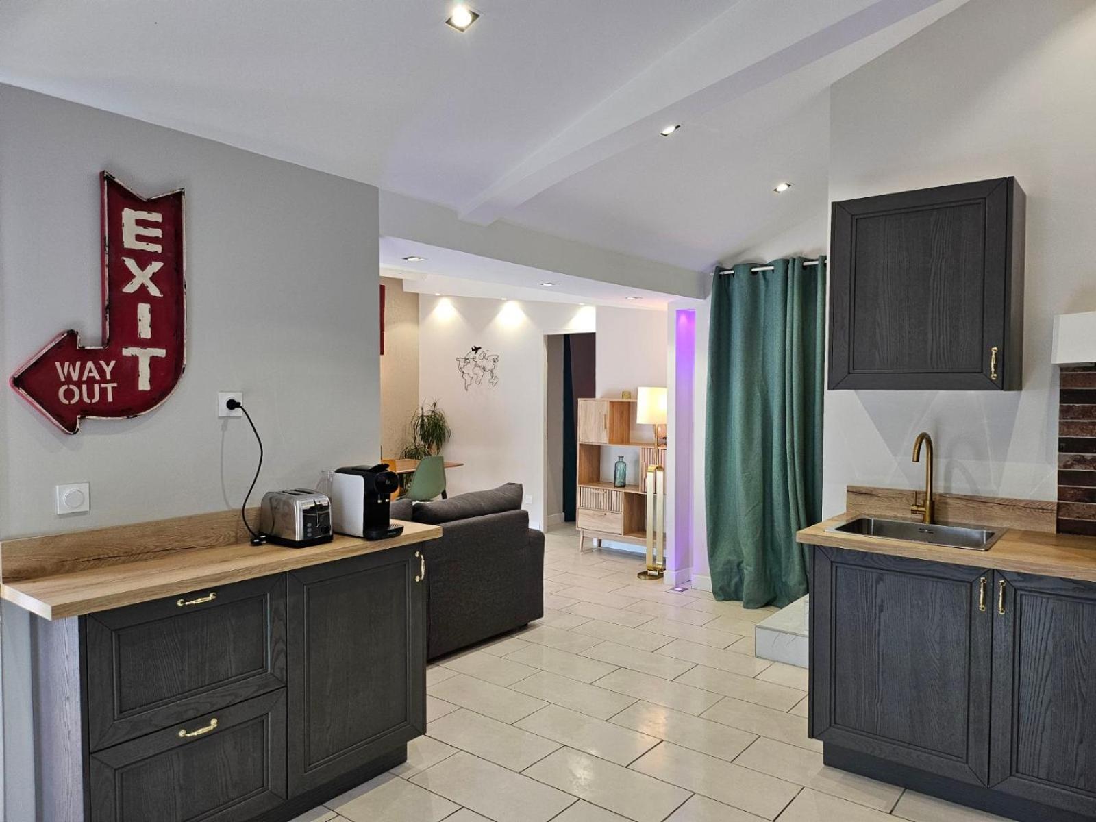 Agreable Logement Avec Terrasse Saint-Victoret Ngoại thất bức ảnh