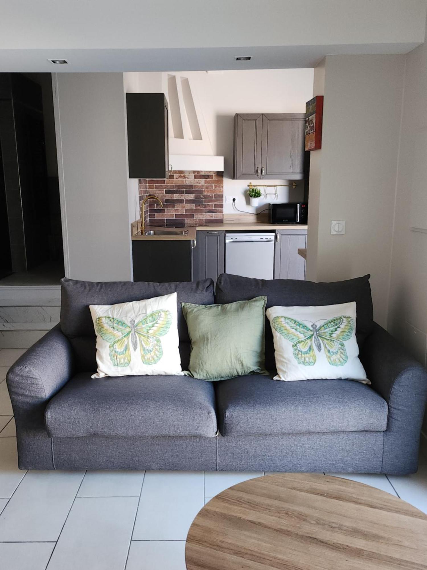 Agreable Logement Avec Terrasse Saint-Victoret Ngoại thất bức ảnh