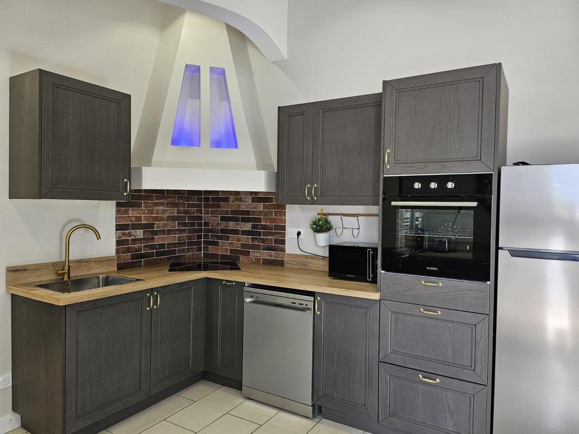 Agreable Logement Avec Terrasse Saint-Victoret Ngoại thất bức ảnh