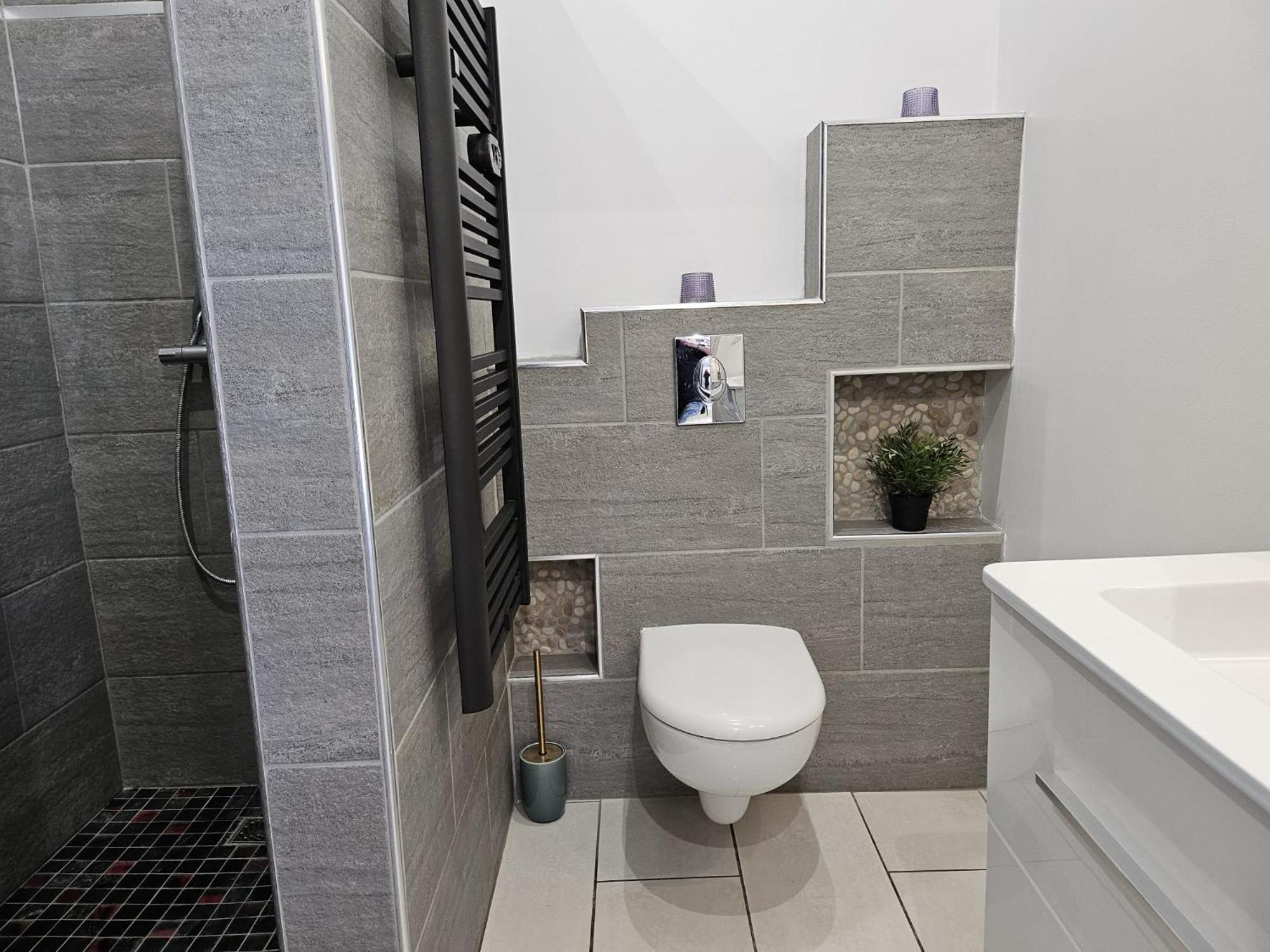 Agreable Logement Avec Terrasse Saint-Victoret Ngoại thất bức ảnh